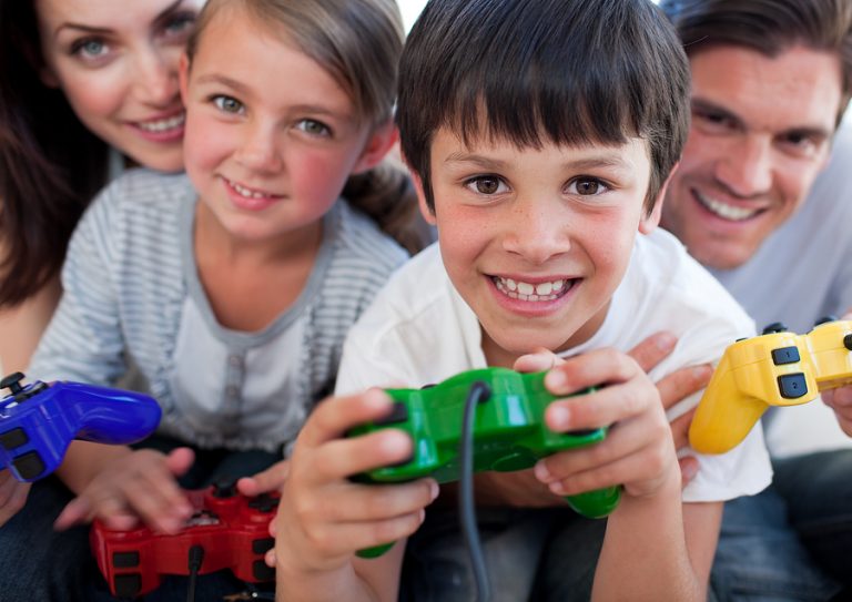 Ten New & Existing Games Which Can Be Played By Families To Revive Themselves